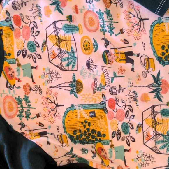 Secret Garden Raglan Tee - Picture 2 of 3